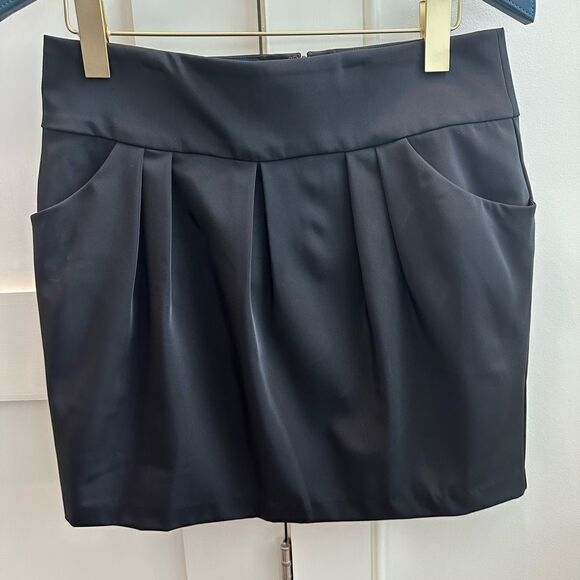 Nicole Miller black techno fabric mini skirt. Size 8 - Picture 1 of 12